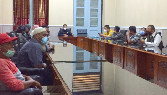Audiensi Perwakilan Pedagang Balwas dengan DPRD Kota Tegal Berlangsung Ricuh