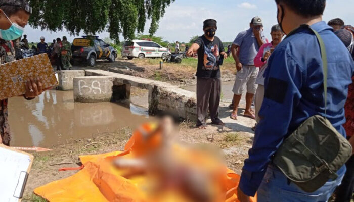 Mayat Laki-laki Tanpa Identitas Tersangkut di Pintu Air Salsek Larangan Brebes