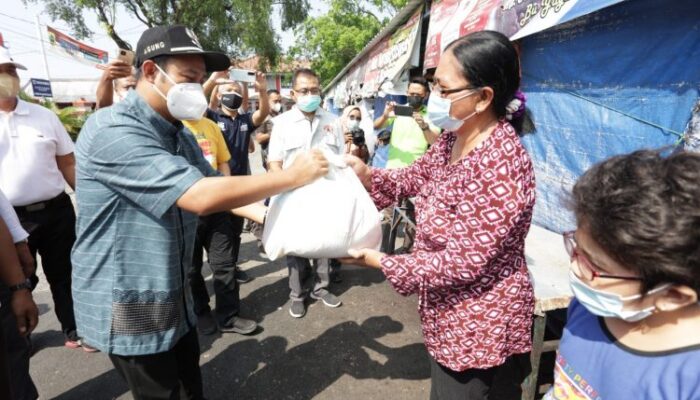 Peduli Warga Terdampak PPKM, ASN Pemalang Iuran & Bagikan Paket Sembako