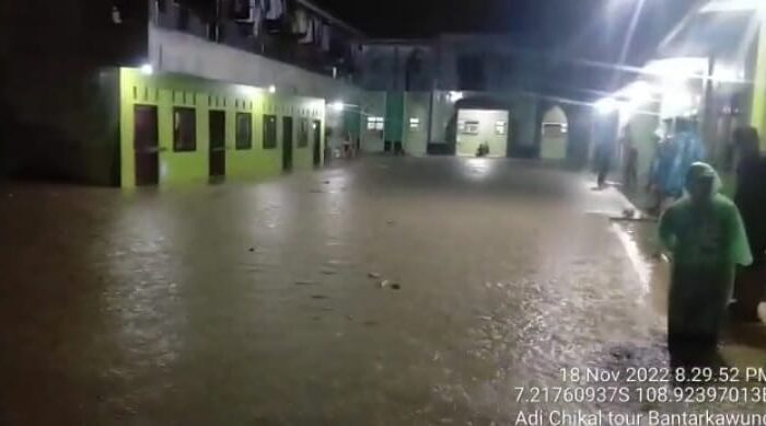 Bantarkawung Dilanda Banjir, Empat Rumah Roboh dan Jembatan Penghubung Putus