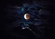 Gerhana Bulan Total Akan Terjadi Hari Ini 8 November 2022, Ini Tata Cara Sholat Khusuf