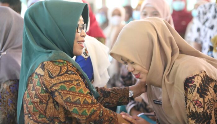 Bupati Umi: Melayani Masyarakat Harus Sabar dan Tetap Profesional