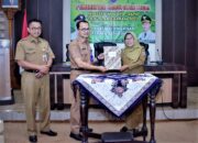 Bupati Umi Serahkan Panduan Belanja APBD Kabupaten Tegal 2023 Senilai Rp2,95 Triliun ke Kepala OPD