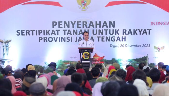 Wakil Menteri ATR/BPN Serahkan Simbolis 500 Sertipikat Hak Atas Tanah