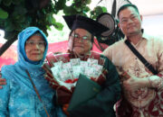 Cerita Amin Hambali, Wisudawan Disabilitas UIN Walisongo Semarang yang Pantang Menyerah