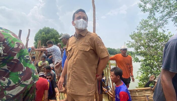 Tanggul Meduri-Bremi Pekalongan Jebol, 300 Orang Mengungsi