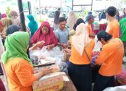Warga Kelurahan Krapyak Pekalongan Serbu Paket Sembako 80 Ribu di Pasar Murah