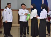 Bupati Ischak Serahkan SK Pengangkatan kepada 294 CPNS