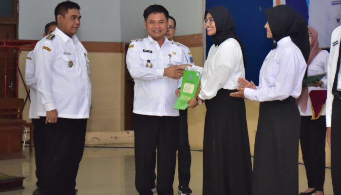 Bupati Ischak Serahkan SK Pengangkatan kepada 294 CPNS
