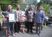 Wabup Kholid Serahkan Bantuan Bibit Padi dan Alsintan