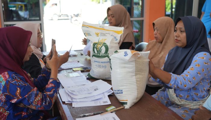 Tak Ada Beras Oplosan, Bupati Ischak Pastikan Penyaluran Bantuan Beras Tepat Sasaran