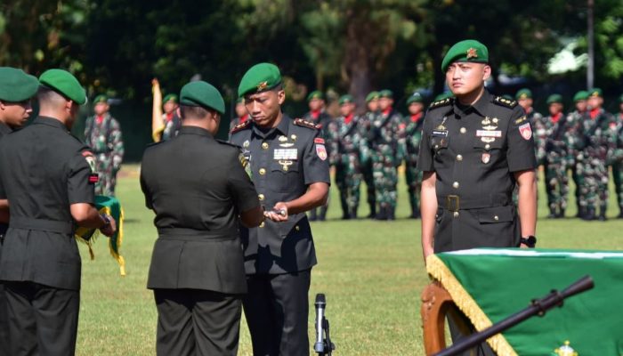 Letkol Inf Sisriyanto Ade Prasiska Terima Tongkat Estafet Komando Yonif 407/Padma Kusuma