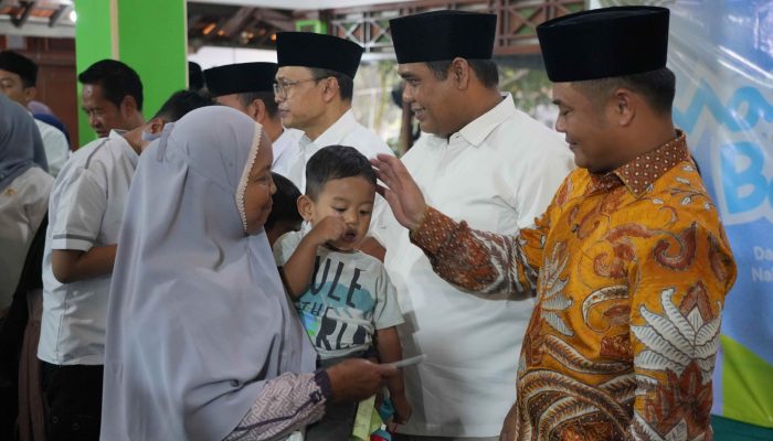 Berbagi Keberkahan, Bupati Ischak Berikan Santunan kepada 260 Anak Yatim