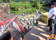 Jembatan Lama Kali Erang Ambruk, Lima Pekerja Terluka