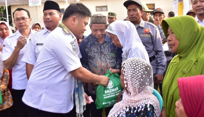 Diguyur Hujan, Warga Gumalar Antusias Sampaikan Aspirasi